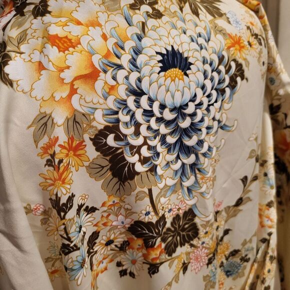 Vintage Kimono Made in Japan Pale Yellow Floral One Size - Picture 3 of 7